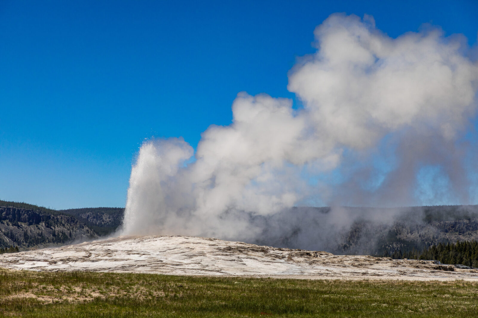 Geysers Galore: Hydrothermal Features of Yellowstone